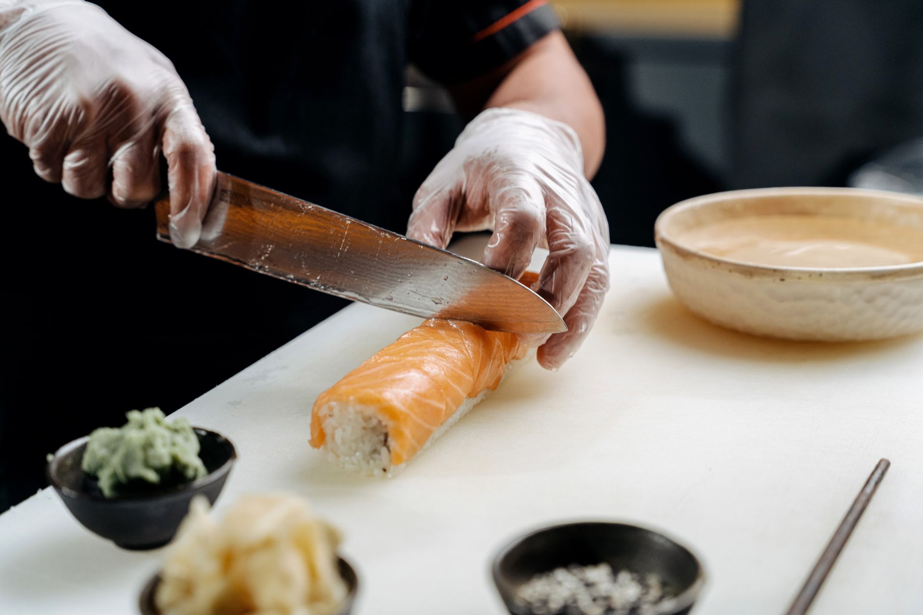 Gyuto ou santoku : lequel choisir ?